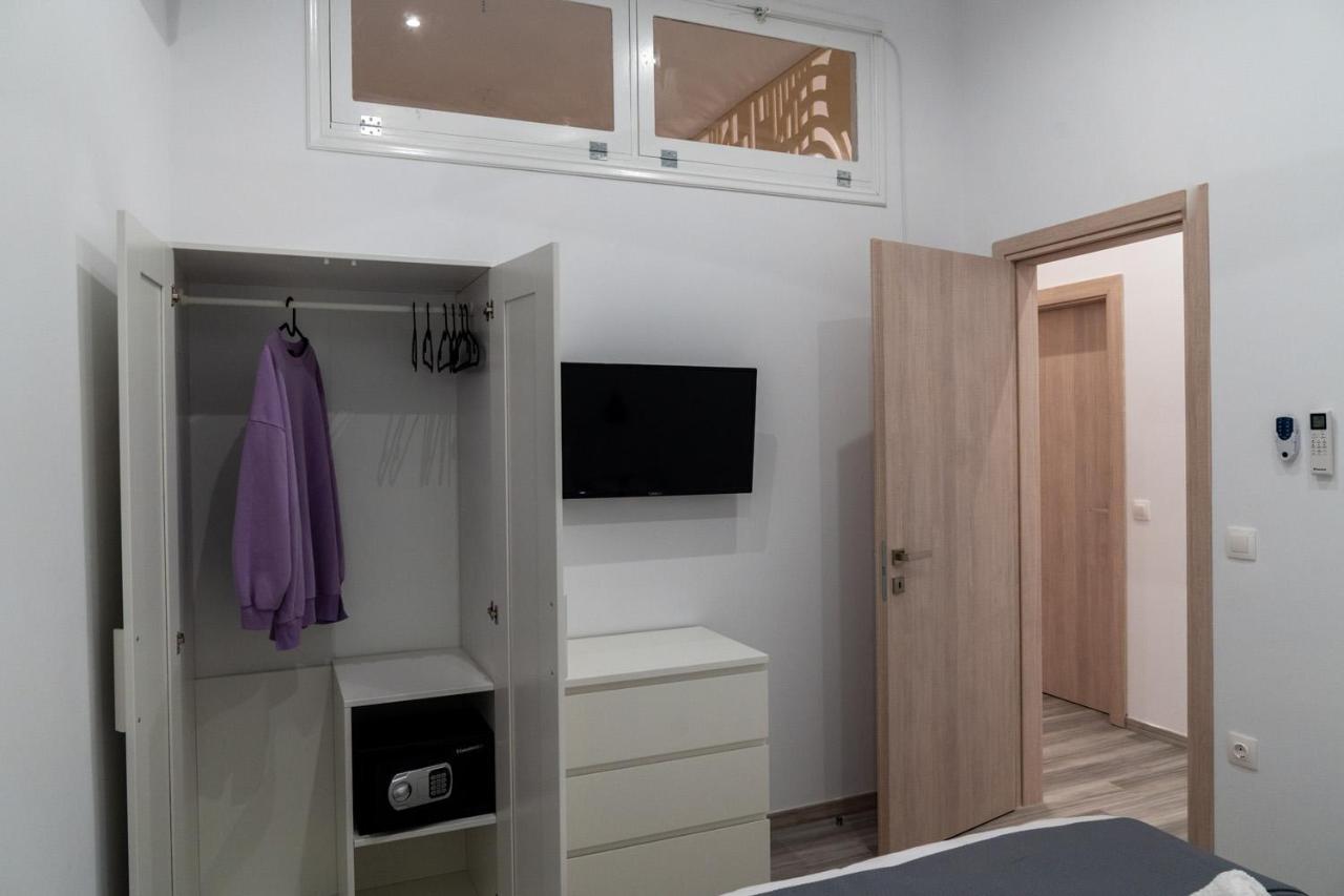 Central Suites Aegina 2 Buitenkant foto